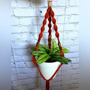Macrame plant hanger